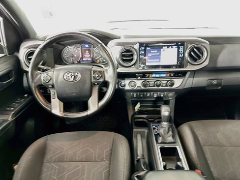 Used 2017 Toyota Tacoma TRD Off-Road w/ Premium & Technology Package AWD/4WD image 24