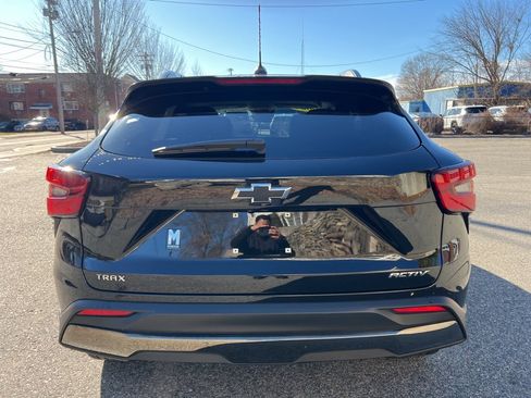 Used 2024 Chevrolet Trax ACTIV w/ Sunroof Package image 4