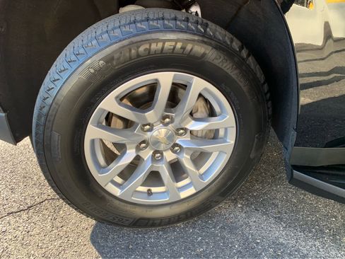 Used 2022 Chevrolet Tahoe LT w/ Luxury Package image 9