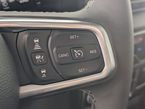 Used 2025 Jeep Wrangler Unlimited Sahara w/ Safety Group AWD/4WD image 15