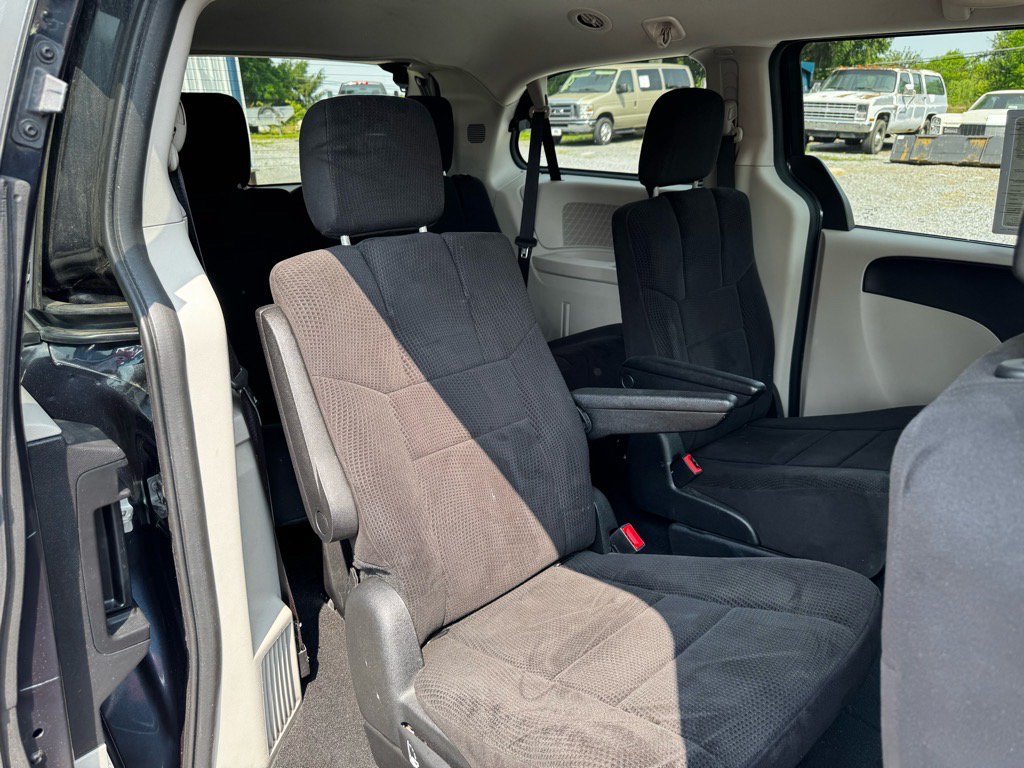 Used 2014 Dodge Grand Caravan SXT w/ Security Group FWD image 23