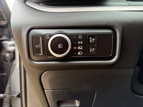 Used 2023 Ford Explorer XLT w/ Equipment Group 202A AWD/4WD image 19