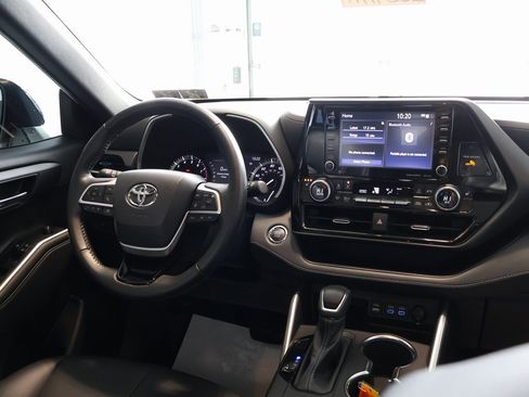 Used 2022 Toyota Highlander XSE image 28