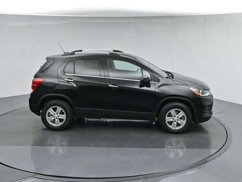 Used 2020 Chevrolet Trax LT w/ LT Convenience Package AWD/4WD image 42