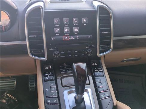Used 2018 Porsche Cayenne S image 15