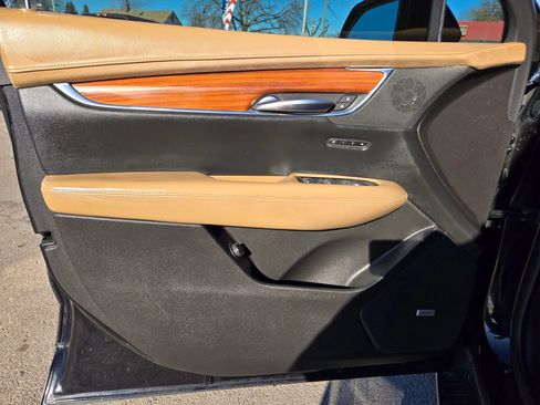 Used 2017 Cadillac XT5 Platinum image 35