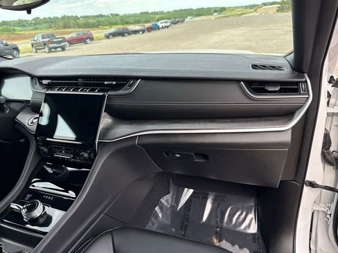 Used 2024 Jeep Grand Cherokee L Limited image 26