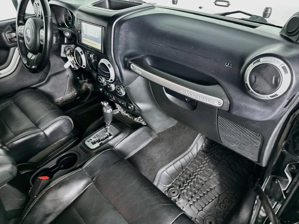 Used 2012 Jeep Wrangler Sahara w/ Connectivity Group AWD/4WD image 26