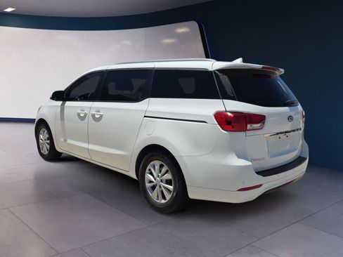Used 2016 Kia Sedona LX w/ LX Convenience Package FWD image 3