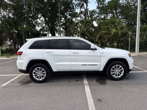 Used 2021 Jeep Grand Cherokee Laredo w/ Security & Convenience Group AWD/4WD image 2