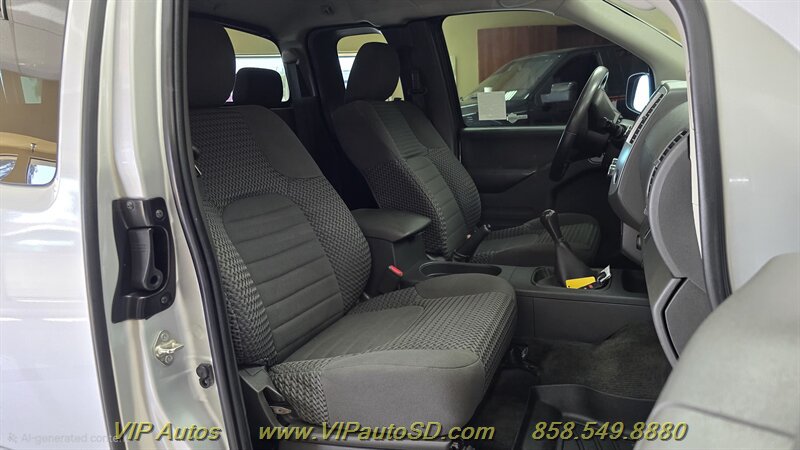 Used 2018 Nissan Frontier SV RWD image 15