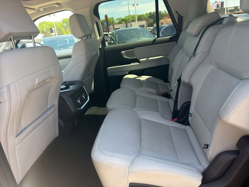 Used 2025 Ford Expedition Max Platinum AWD/4WD image 18