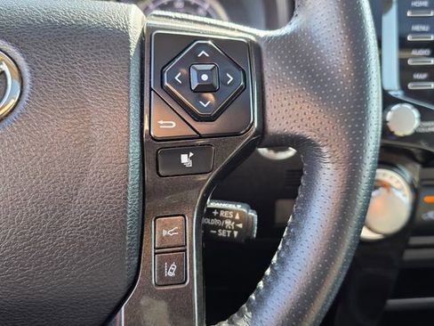 Used 2022 Toyota 4Runner TRD Off-Road Premium AWD/4WD image 29