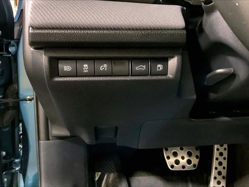 Used 2025 Toyota Camry SE FWD image 35