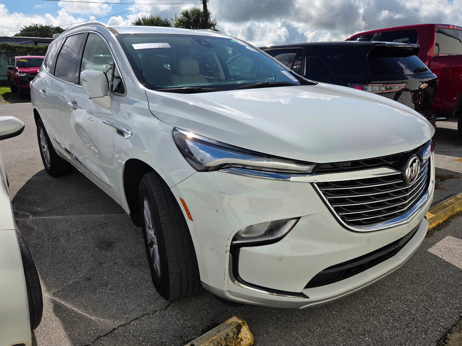 Used 2023 Buick Enclave Essence FWD image 2