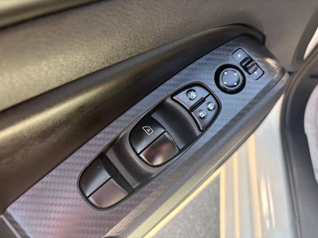 Used 2025 Nissan Altima 2.5 SV FWD image 11