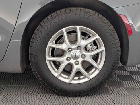 Used 2022 Chrysler Pacifica Touring-L FWD image 13