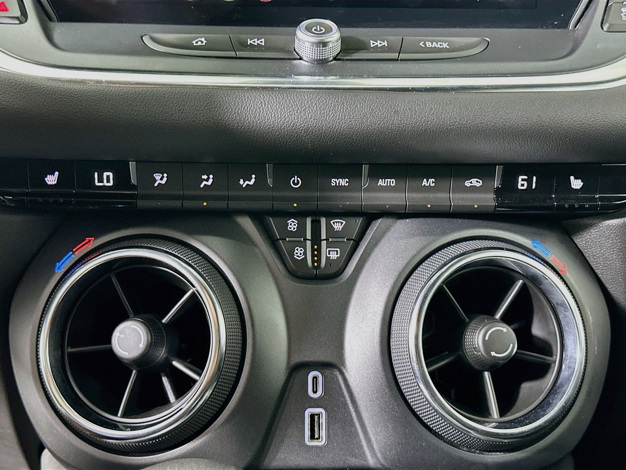 Used 2025 Chevrolet Blazer LT FWD image 23