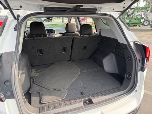 Used 2024 GMC Terrain SLE image 20