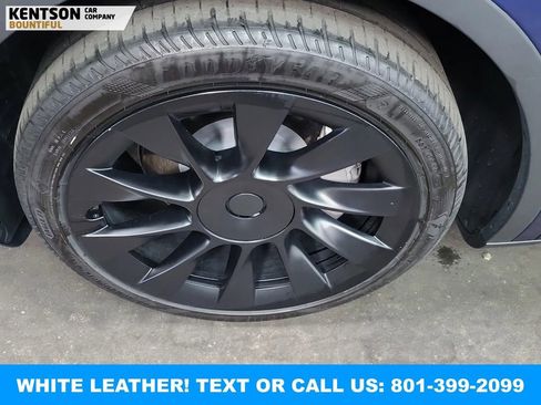 Used 2024 Tesla Model Y Long Range AWD/4WD image 2