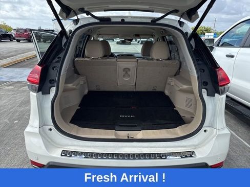 Used 2020 Nissan Rogue SV image 11
