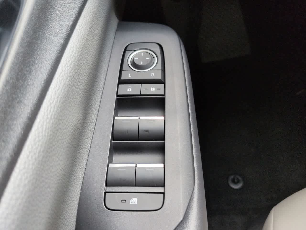 New 2027 Toyota Prius XLE FWD image 23