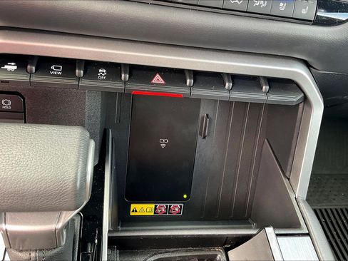 Used 2025 Toyota Sequoia Platinum AWD/4WD image 32
