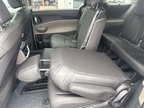 New 2026 Kia Carnival SX image 8