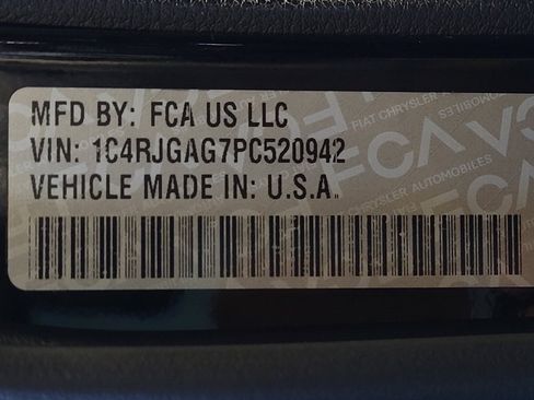 Used 2023 Jeep Grand Cherokee Laredo RWD image 33