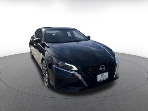 Used 2025 Nissan Altima 2.5 SV image 3