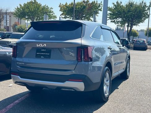 Certified 2025 Kia Sorento LX FWD image 5