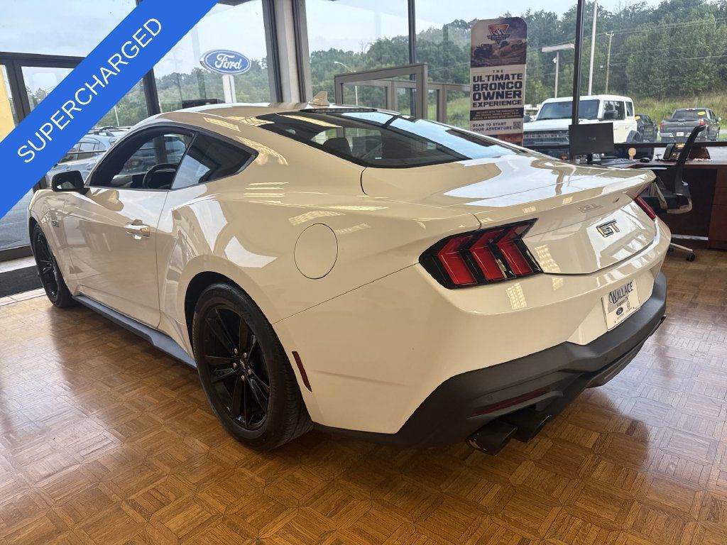 Used 2024 Ford Mustang GT RWD image 3
