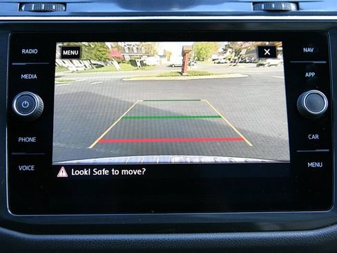 Used 2019 Volkswagen Tiguan S image 27