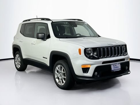 Used 2022 Jeep Renegade Latitude w/ Convenience Group image 3