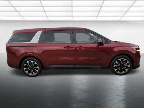 Used 2024 Kia Carnival EX image 29