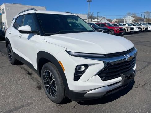 New 2026 Chevrolet TrailBlazer LT w/ LT Cold Weather Package AWD/4WD image 1