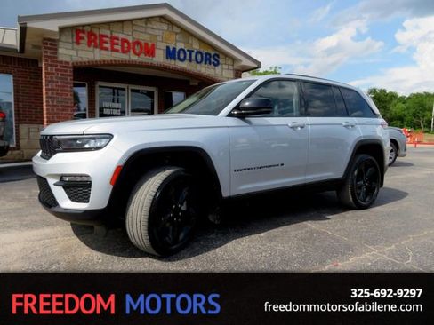 Used 2023 Jeep Grand Cherokee Limited w/ Black Appearance Package AWD/4WD image 1