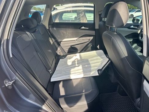 Used 2022 Volkswagen Taos SE w/ Panoramic Sunroof Package FWD image 24