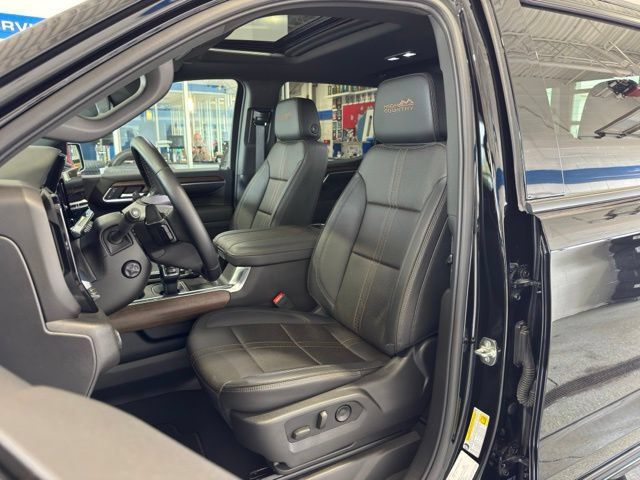 Used 2025 Chevrolet Silverado 1500 High Country w/ Midnight Edition AWD/4WD image 27