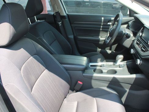Used 2022 Nissan Altima 2.5 S FWD image 4