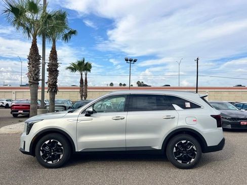 New 2026 Kia Sorento S w/ S Panoramic Sunroof Package FWD image 4