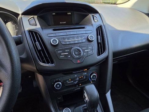 Used 2017 Ford Focus SE FWD image 11