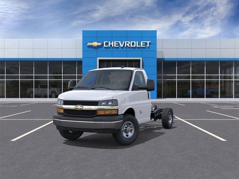 New 2026 Chevrolet Express 3500 1WT w/ Power Convenience Package image 8