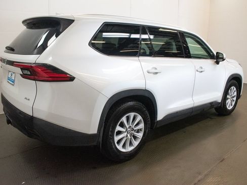 Used 2024 Toyota Grand Highlander AWD image 4