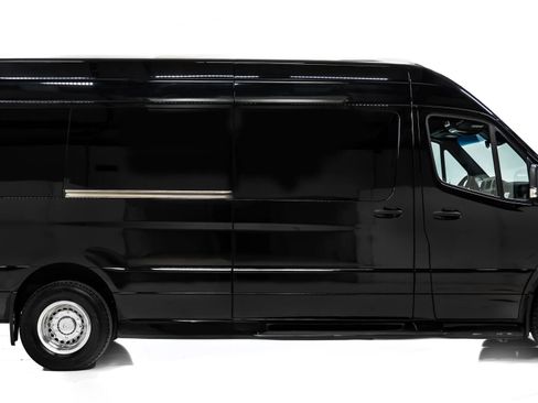 Used 2023 Mercedes-Benz Sprinter 3500 image 6