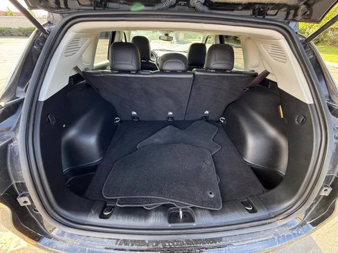 Used 2018 Jeep Compass Latitude w/ Popular Equipment Group FWD image 14