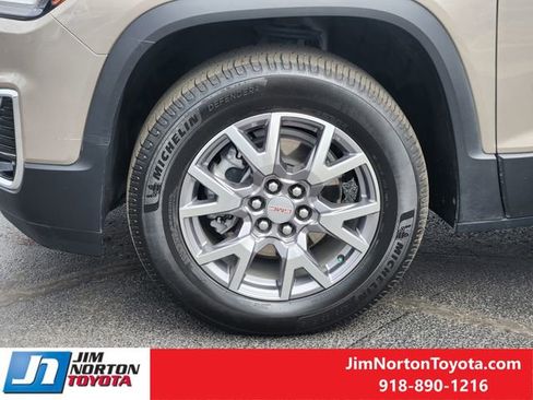 Used 2022 GMC Acadia SLT w/ Technology Package image 13