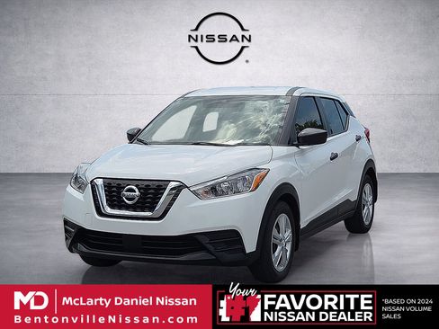 Used 2020 Nissan Kicks S FWD image 2