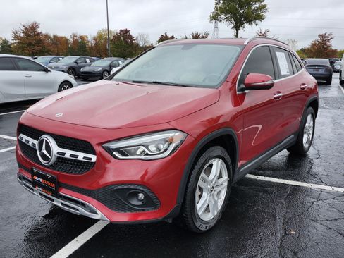 Used 2021 Mercedes-Benz GLA 250 4MATIC w/ Premium Package image 5
