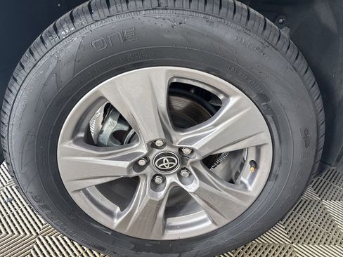 Used 2025 Toyota RAV4 XLE w/ Convenience Package AWD/4WD image 33